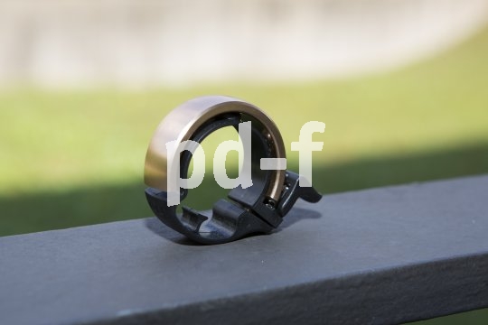 Die Klingel als Ringel: Hier ist das Design nicht nur gelungen, sondern auch zweckmäßig, passt sich diese "Glocke" doch perfekt und platzsparend an den Lenker an.