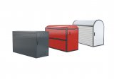Drei Metallboxen - eine grau und eckig, eine rot mit abgerundetem Dach und eine weiß mit abgerundetem Dach.