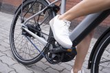Der Marktführer bei Riemenantrieben für das Fahrrad, der Hersteller Gates, bietet mit der CDC-Reihe Riemen und Riemenscheiben für Mittelklasse-E-Bikes an. Sie sind mit der CDX-Oberklasse kompatibel. 