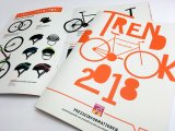 Jährlich zur Eurobike veröffentlicht der pressedienst-fahrrad das Trendbuch - eine grafische Pressemappe mit 50 bis 80 thematisch gegliederten Neuheiten des kommenden Jahres. Begleitend lassen sich Faktenblätter und druckauflösende Fotos zu den einzelnen Produkten über eine Landing Page herunterladen.
