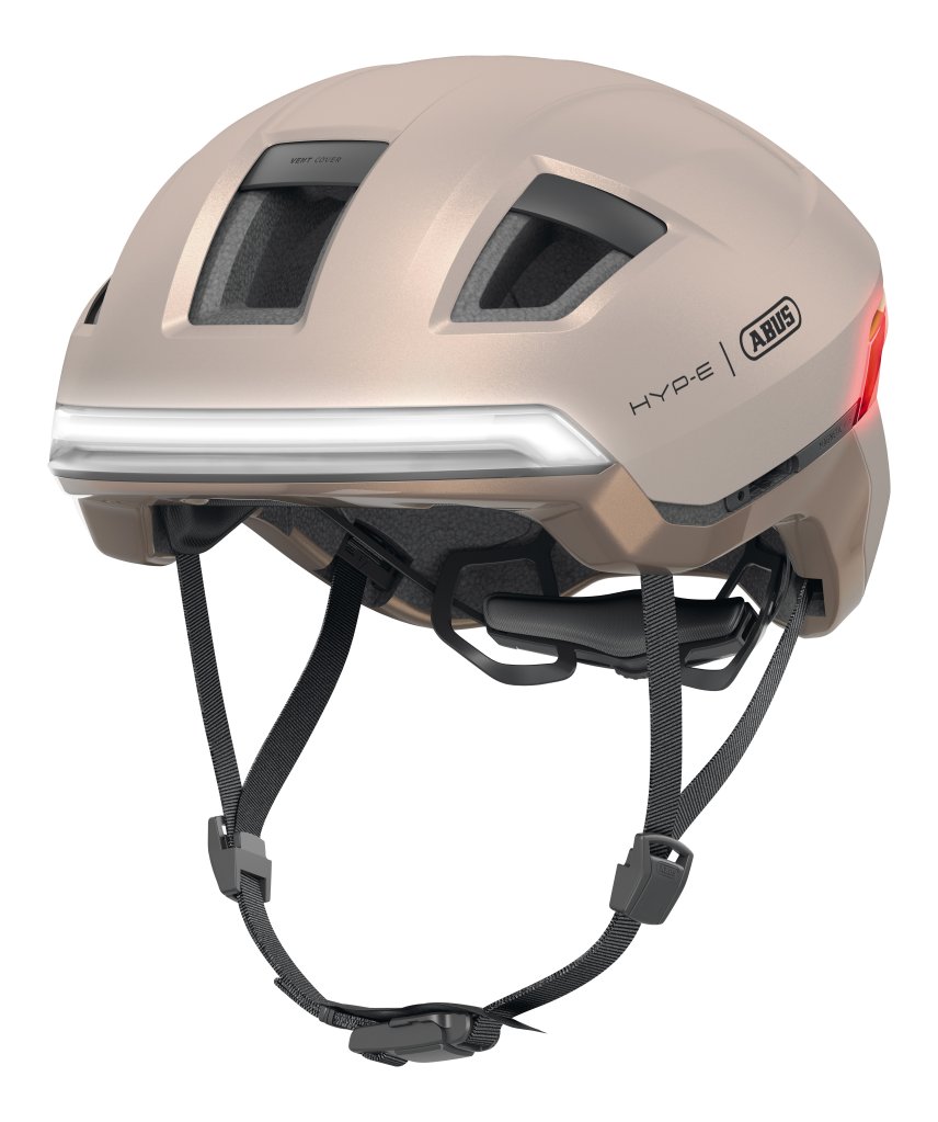 Das Foto zeigt den Helm „Hyp-e Bl.ace“ von Abus von vorn mit leuchtendem Frontlicht und vor weißem Hintergrund.