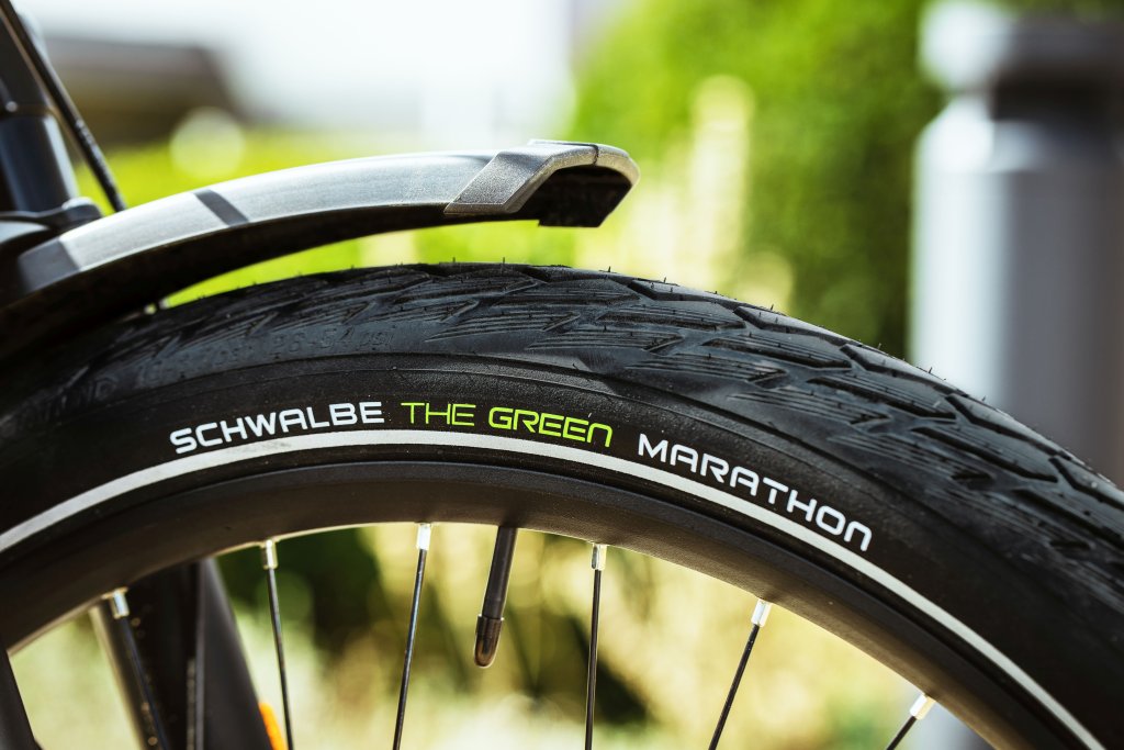 Detailaufnahme eines Fahrradreifens der Firma Schwalbe.