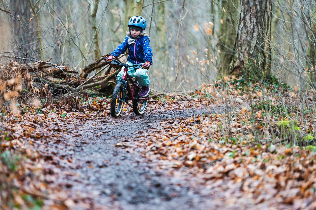 Kind auf Mountainbike