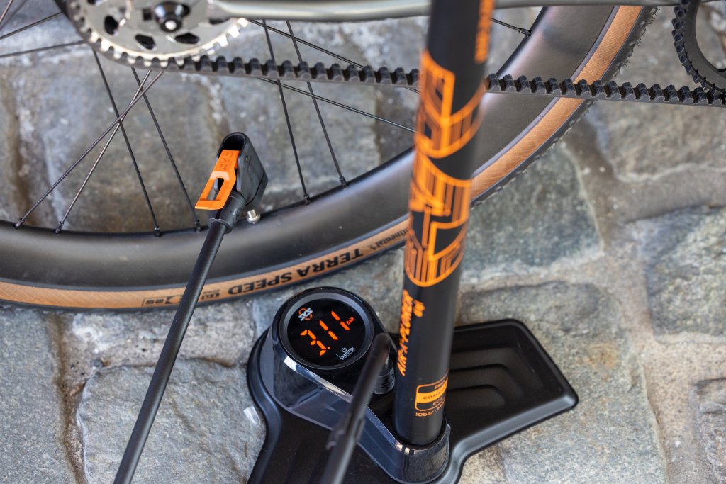 Fahrradpumpe mit Fahrradreifen