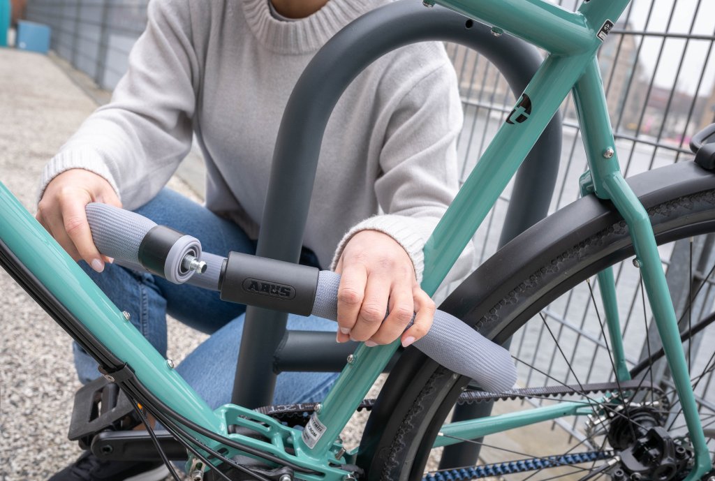 Fahrrad wird an Parker angeschlossen