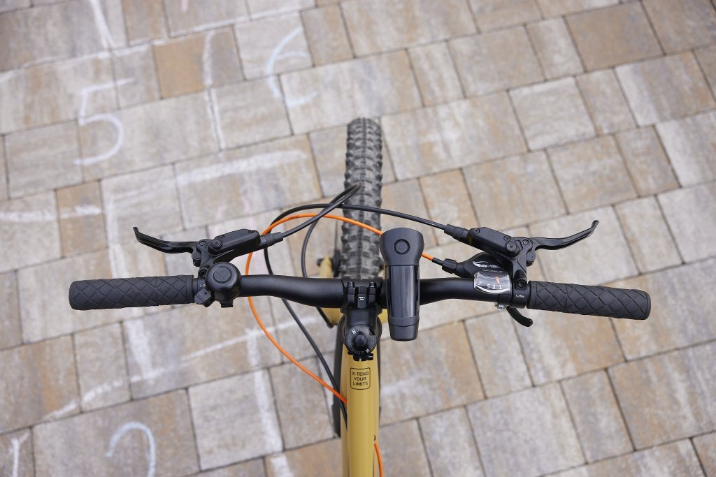 Kinderfahrrad mit Akku-Lampe und Klingel