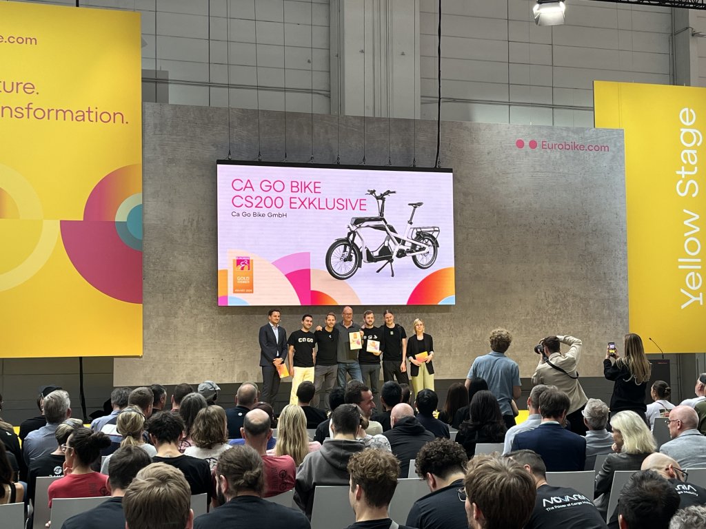 Präsentation eines Cargobikes auf der Eurobike.