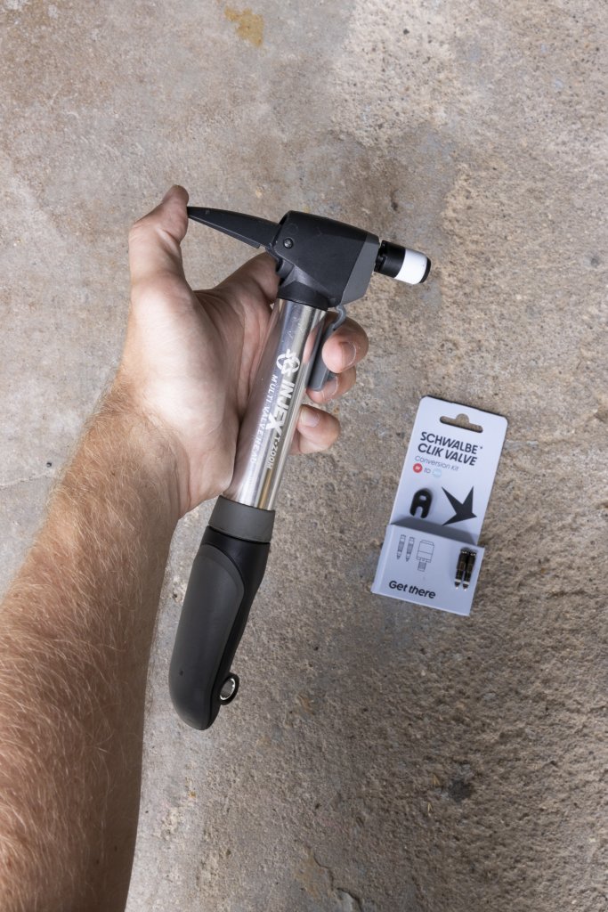 Pumpenkopf mit Adapter einen Fahrradhandpumpe.
