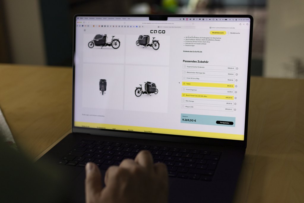 Laptop-Bildschirm mit Fahrradseite