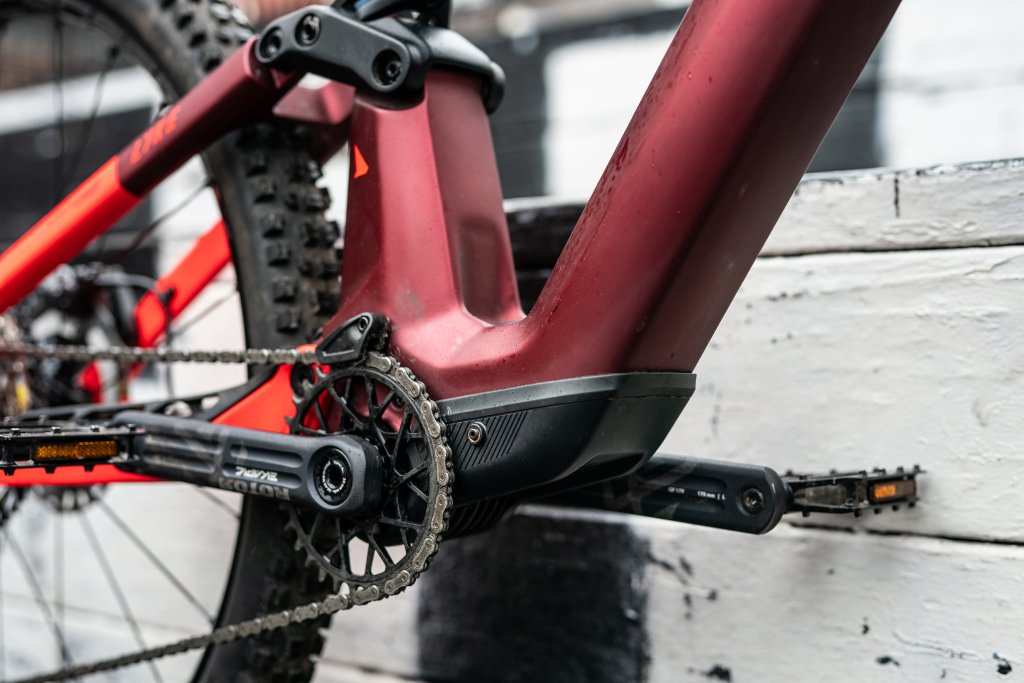 Kleiner E-Bike-Motor in Großaufnahme