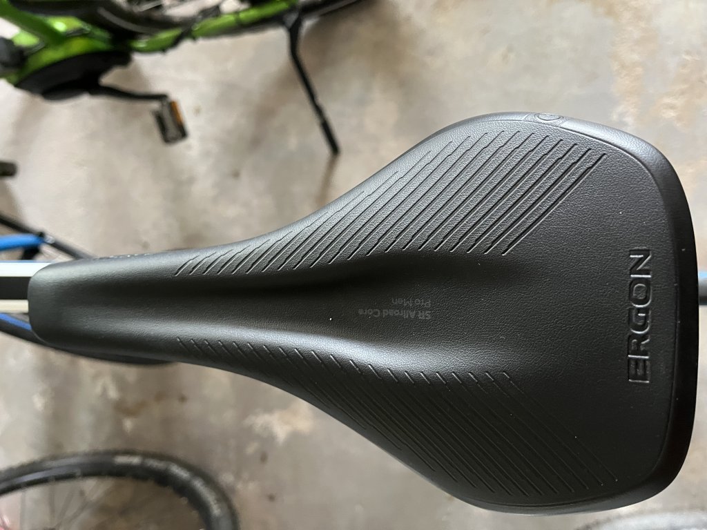 Ergonomischer Rennradsattel an Fahrrad.