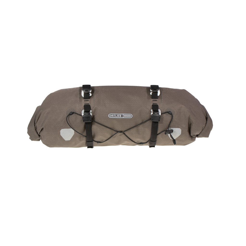 Das Foto zeigt Ortliebs Lenkerrolle „Handlebar Pack Flex“ von vorn vor weißem Hintergrund.