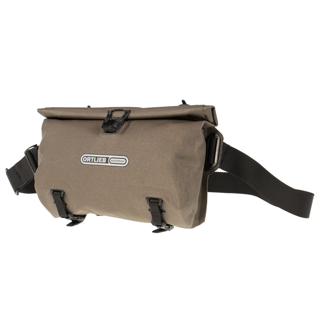 Lenkertasche mit Gurt zum Umhängen.