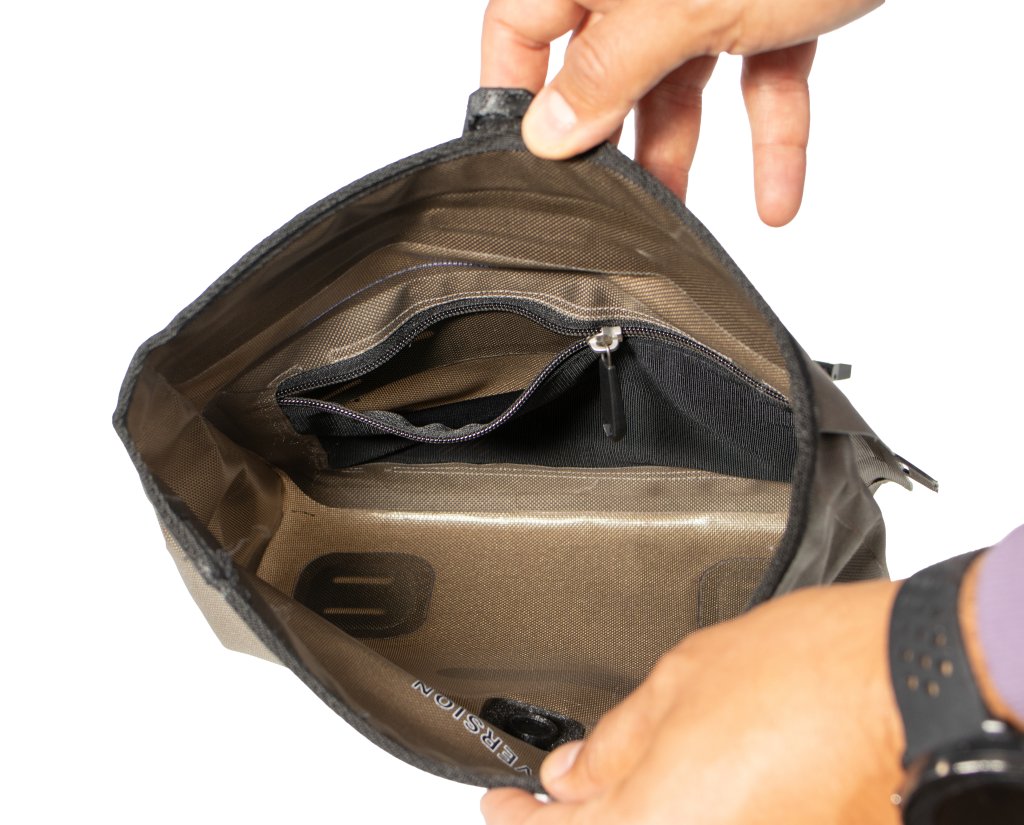 Geöffnete Lenkertasche