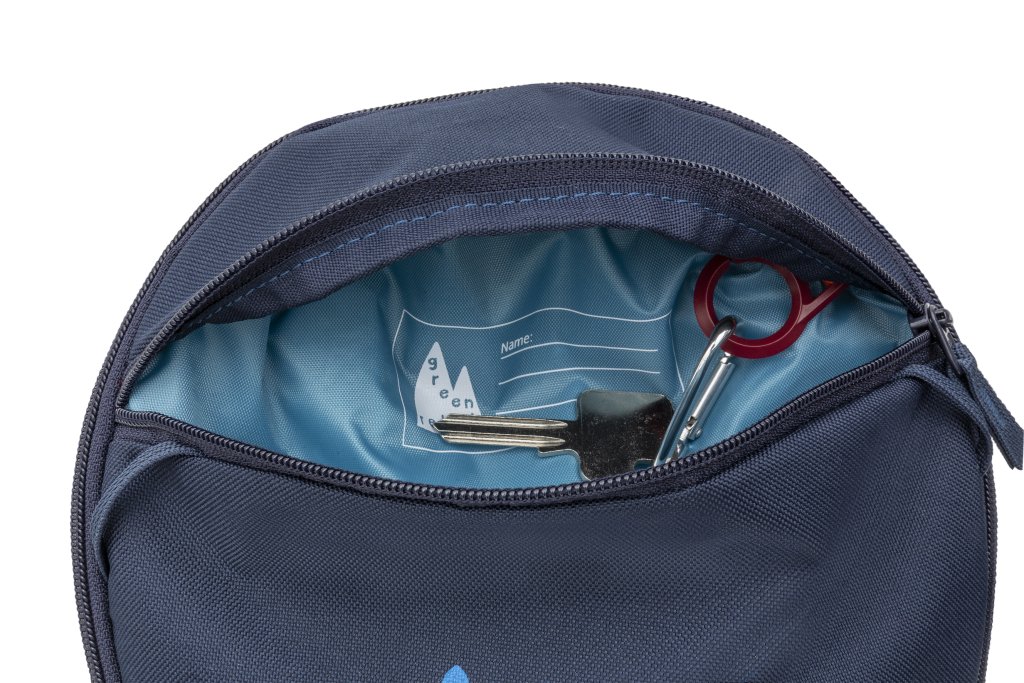 Karabiner in Kinderrucksack