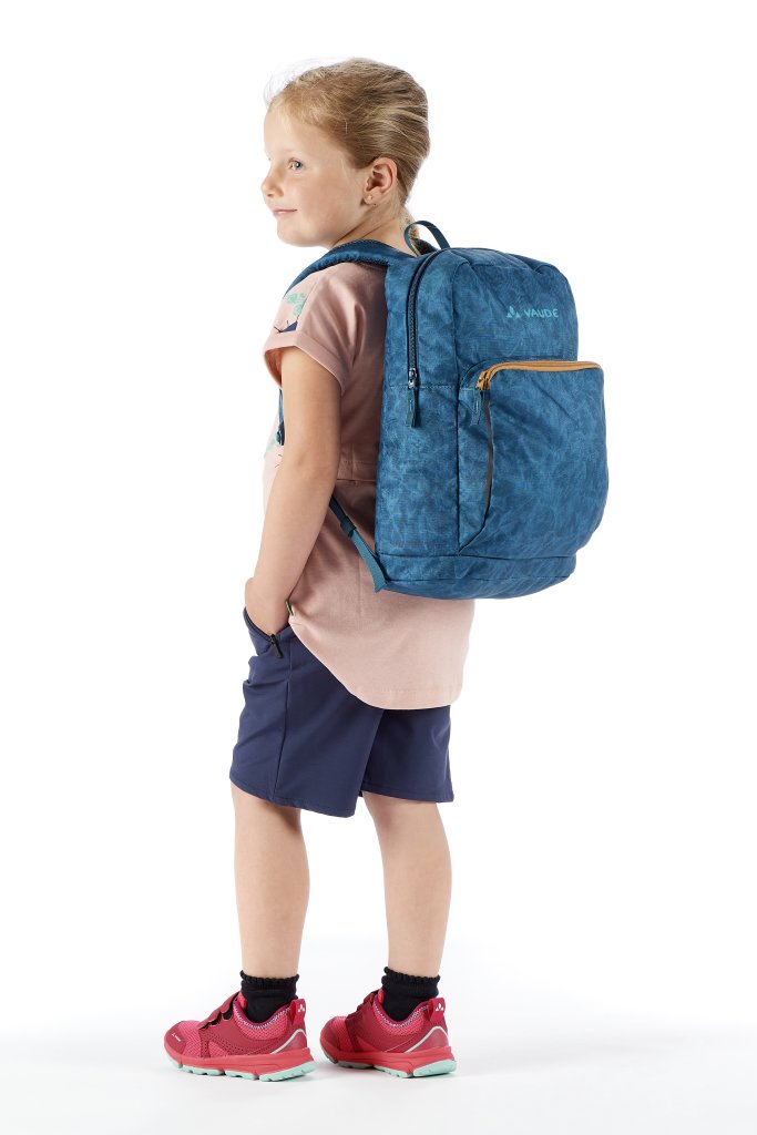 Kind mit Rucksack