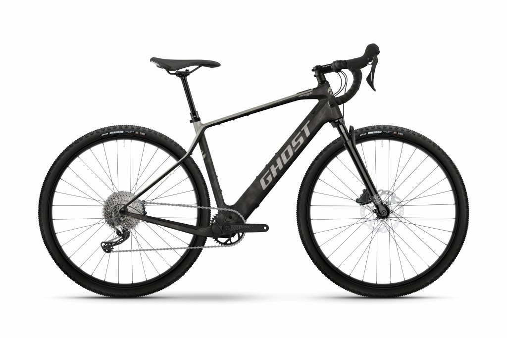 Ein E-Gravelbike vor weißem Hintergrund.