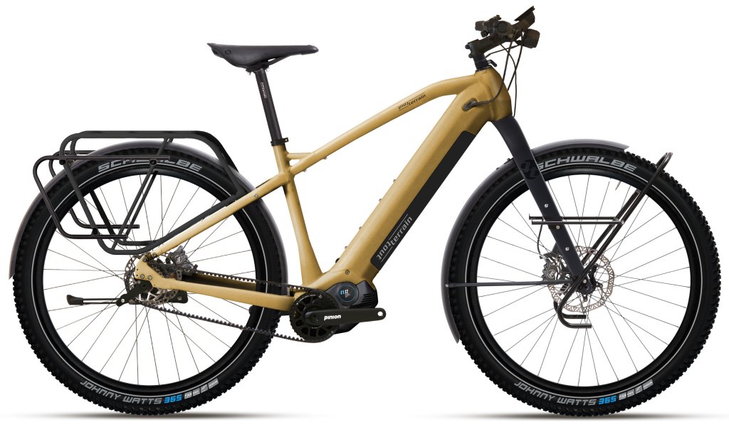 Ein E-Bike mit Gepäckträgern hinten und vorne und Schutzblechen.