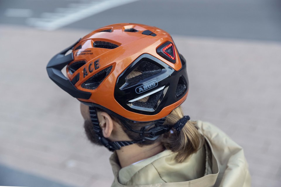 Einspieler Sportlich-schicker Helm für die Stadt
