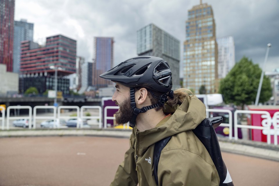Einspieler Sportlich-schicker Helm für die Stadt
