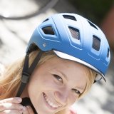 Sicher, praktisch und schick ? dieser Helm verbindet alle drei Eigenschaften und wird damit zum Liebling sportlicher Alltagsfahrer. 
