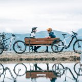 Mountainbiken kann durchaus kommunikativ sein. Fahren tut man sein Rad zwar allein, aber in den Pausen...