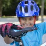 Ergonomisch angepasste Komponenten wie Sättel, Griffe und Pedale ermöglichen Kindern ein besseres Radfahren.