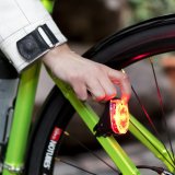 Ein Batterierücklicht ist nun an allen Fahrrädern erlaubt. Nur blinken darf es nicht.