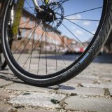 Mit den neuen "Airless"-Reifen stellen Scherben kein Problem mehr für Radfahrer dar.