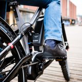 Ein komfortables, sportliches E-Trekkingrad. Dieses Modell der "TX"-Serie des E-Bike-Herstellers Flyer ist vollgefedert und verfügt über ein ABS für optimale Traktion auch bei Notbremsungen. Dazu gehört natürlich auch eine entsprechende Ganzjahresbereifung.