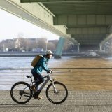In der Stadt sportlich unterwegs sein, gut vorankommen trotz Verkehrsinfarkt, Bewegung statt Ölsardinenfeeling: alles gute Beweggründe zum Umstieg auf das Fahrrad.