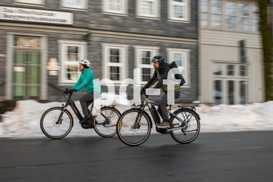 Auch und gerade im Winter ist das Fahrrad ein hervorragendes Verkehrsmittel. Voraussetzung sind geräumte Radwege und Nebenstraßen.