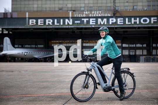 Das "Trekking W Linkage Type" des Markenvertriebs Messingschlager ist das Trekkingrad aus der "Premium E-Bike Solutions" genannten, konfigurierbare E-Bike-Flotte. Zielgruppe sind nicht Endverbraucher, sondern Firmen oder Radverleiher; Herzstück der Räder ist immer ein Motor von Brose aus Berlin.