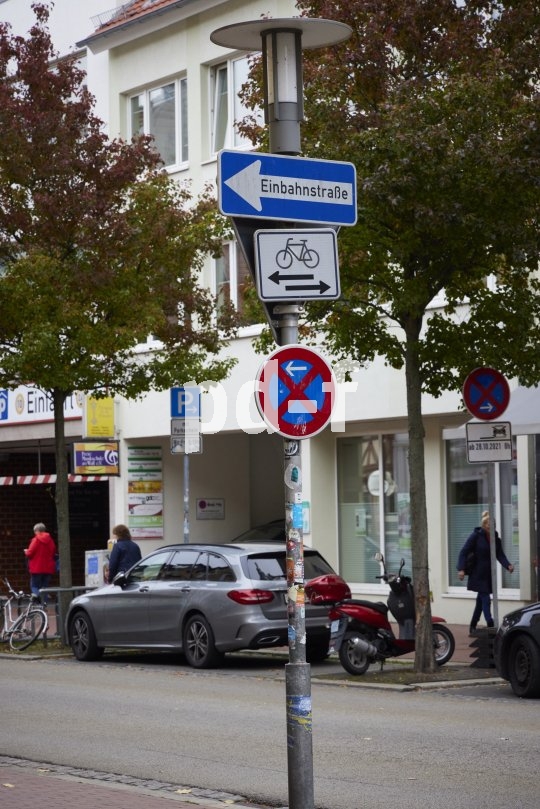 Immer mehr Einbahnstraßen werden für Radfahrende in beide Richtungen freigegeben.