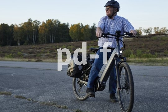 Pedelecs sind gerade für ältere Menschen eine willkommene Möglichkeit, die Reichweite des Fahrrades zu erhöhen.