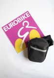 Eine praktische Radfahrerhandtasche zum Umhängen, für den Gürtel und für die einfache Montage an Fahrradlenker oder-sattel bietet die Marke Fahrer Berlin mit dem Modell "Komplize" an. Material: recyceltes PET und alte LKW- oder Bootsplanen.