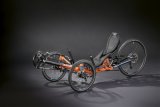 Dreirädrige Liegeräder bieten ein überaus dynamisches Fahrerlebnis. Umso mehr gilt das für ein vollgefedertes Speed-Trike, wie es Hersteller HP Velotechnik mit dem "Scorpion fs 26" im Programm hat.
