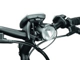 Eine Lenkerhalterung für den Scheinwerfer macht etwa bei Kompakt-Bikes Sinn, damit die Frontleuchte nicht zu tief positioniert ist. 