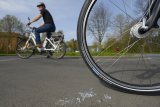 Über Glasscherben sehen (und gehen) moderne Fahrradreifen kommentarlos hinweg. Modelle mit speziellen Pannenschutzeinlagen sind sogar gegen Reißzwecken immun. 