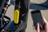 Smartphone mit GPS-Sensor an E-Bike