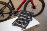 Dieses 36-teilige Einsteiger-Werkzeugset "TBA 2000" von Hersteller Super B enthält alles, was in der kleinen Selbsthilfewerkstatt an fahrradspezifischem Werkzeug gebraucht wird.