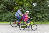 Ist das Kinderrad leicht, gut eingestellt und gewartet, macht das Mitfahren mit den Größeren gleich doppelt soviel Spaß.